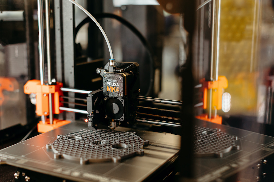 A 3D printing set up.
