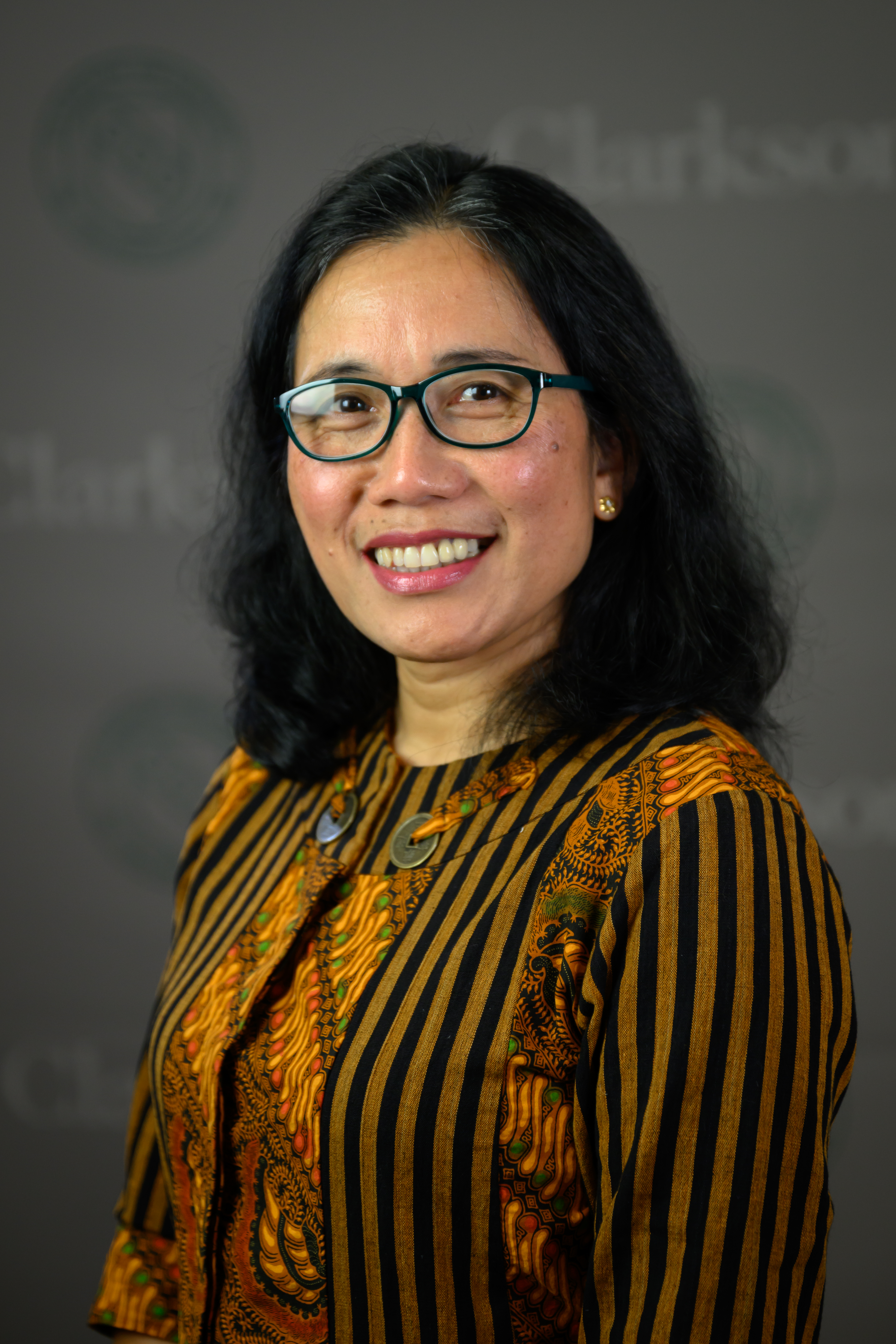 Headshot, Elisabeth Wulandari