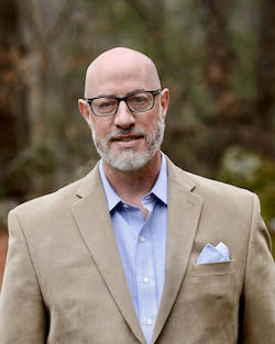 Head shot of Tim Redding